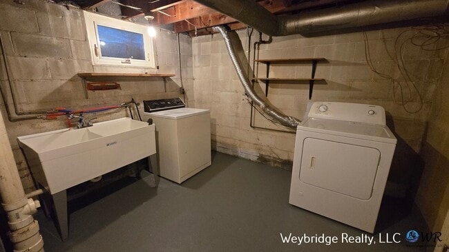Building Photo - Updated 3 Bedroom 2 Full Bath House in the...