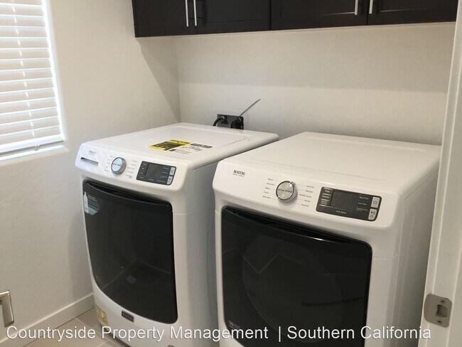 Building Photo - 4 br, 2.5 bath House - 3942 Wrenwood Avenue