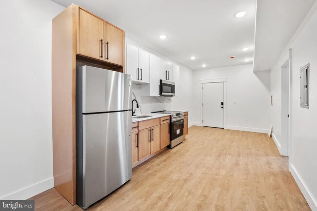 Building Photo - 900 N 41st St