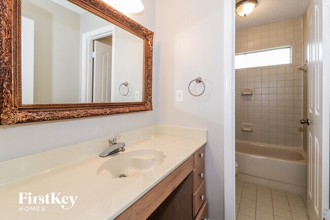 Building Photo - 8410 Walnut Tree Dr