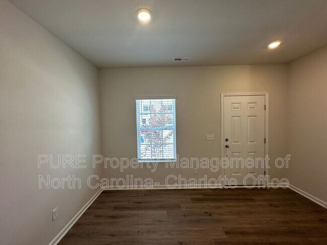 Building Photo - 1835 Autumn Mist Dr