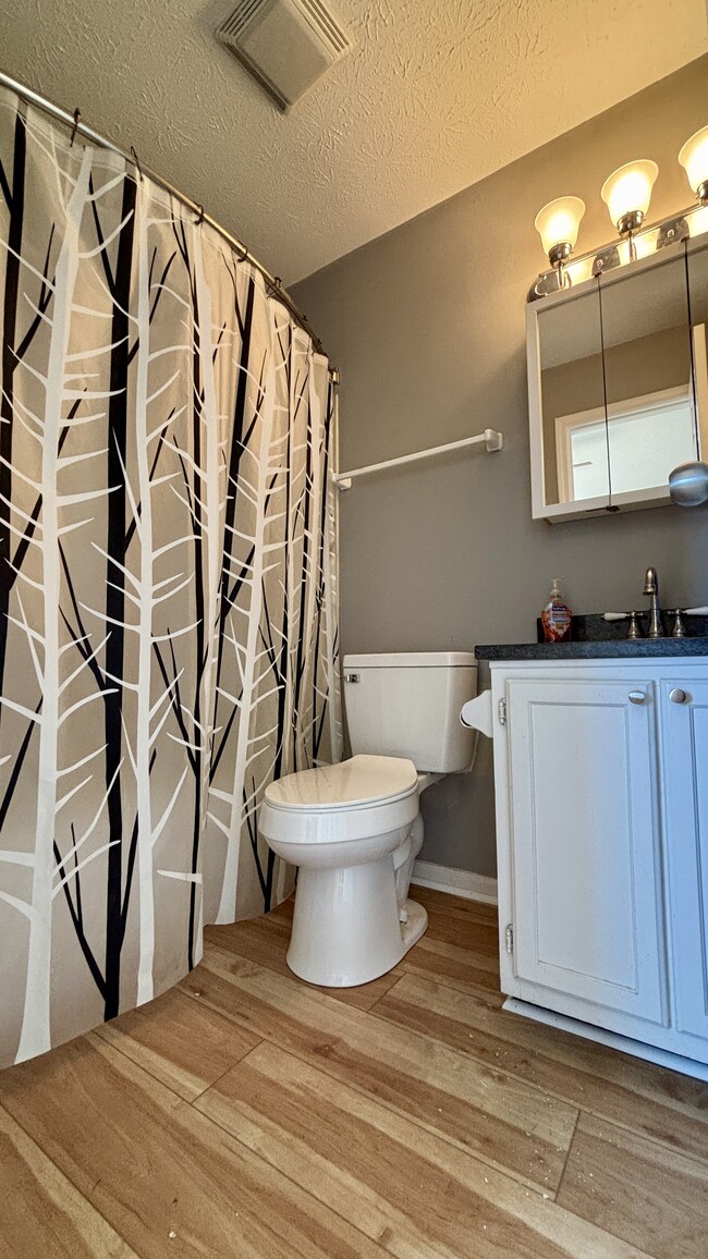 Building Photo - 6086 S Bay Dr