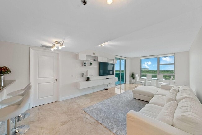 Building Photo - 2641 N Flamingo Rd