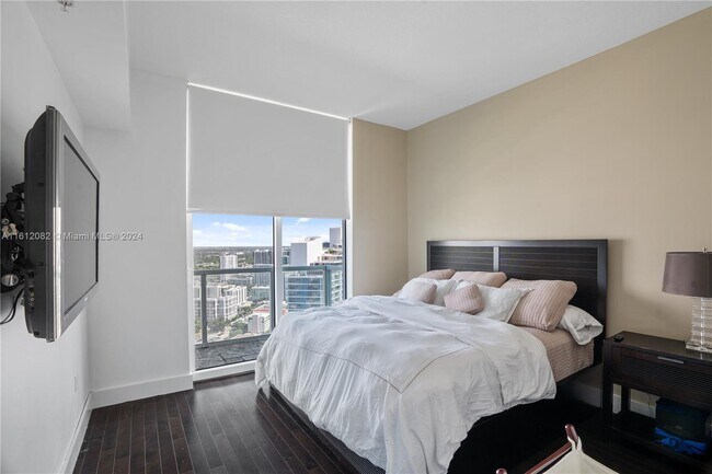 Building Photo - 1900 N Bayshore Dr