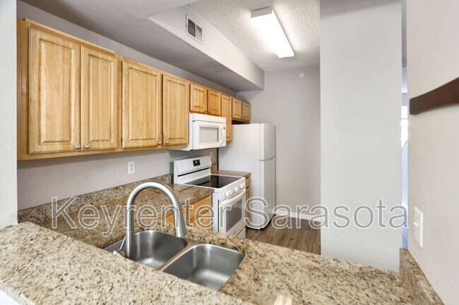 Building Photo - 5700 Bentgrass Dr