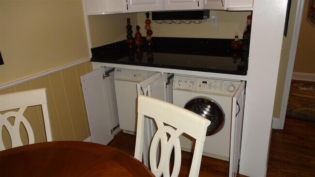 Building Photo - 1144 Delaney Ave