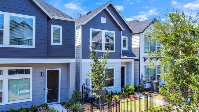 Building Photo - 728 Strawberry Pines Ct