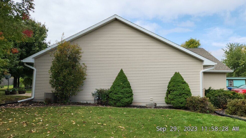 Building Photo - W3181 Westowne Ct