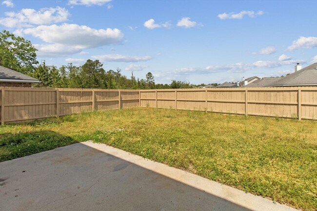 Building Photo - AVAILABLE JUNE [PETS PERMITTED]