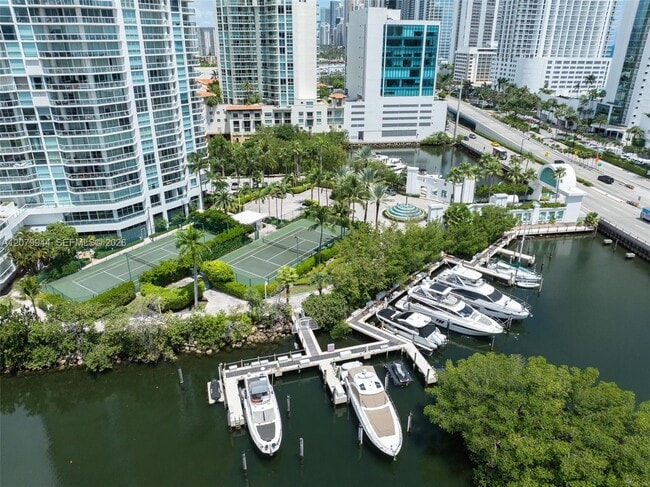 Building Photo - 16500 Collins Ave