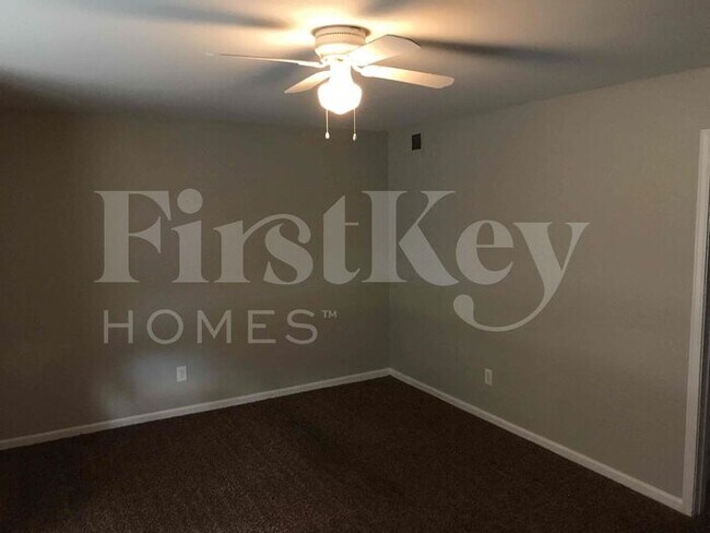 Building Photo - 4018 Glenroy Dr
