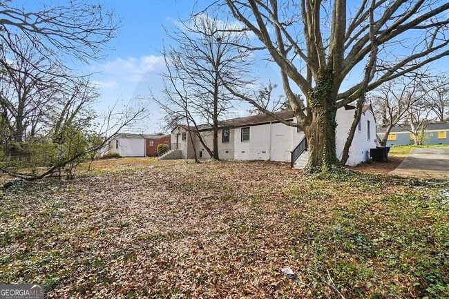 Building Photo - 1716 Lisbon Dr SW