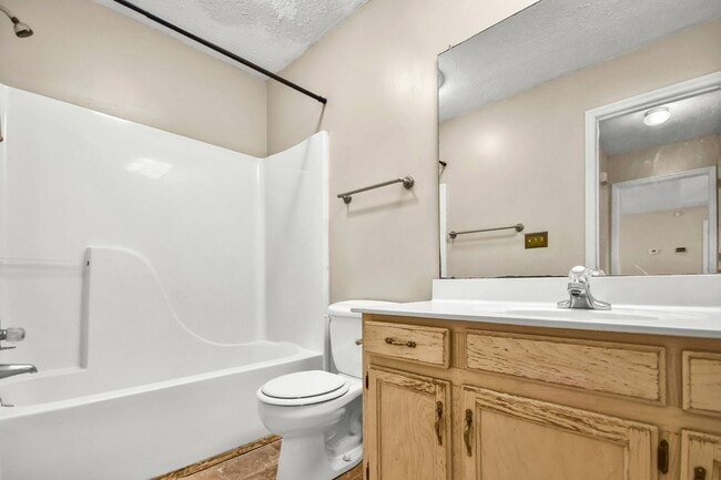 Building Photo - Ranch Home on Creek Lot!