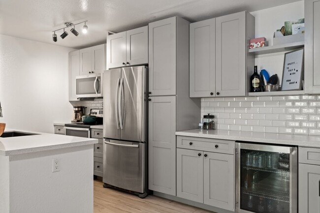 Building Photo - Kihei Villages - Unfurnished upstairs unit 2 bd/1.5 bath. Nicely remodeled.