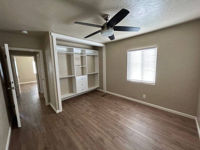 Building Photo - Charming & Pet Friendly 2 Bed/1 w/SOLAR & Yard Care Located on Spacious Lot near Schools & Shopping!