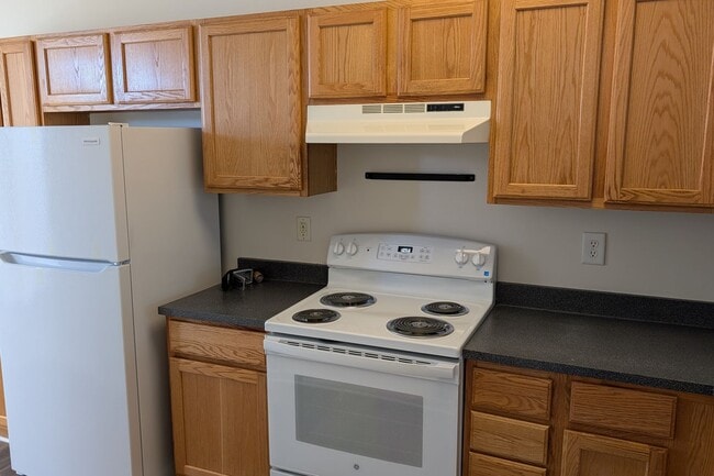 Building Photo - THE VILLAS AT HOLLYWOODS