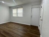 Building Photo - 4762 Trenton Dr