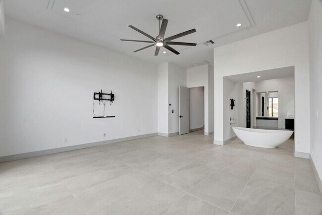 Building Photo - MacDonald Highlands Beauty With Awesome Views