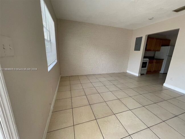 Building Photo - 534 NW 23rd Ave