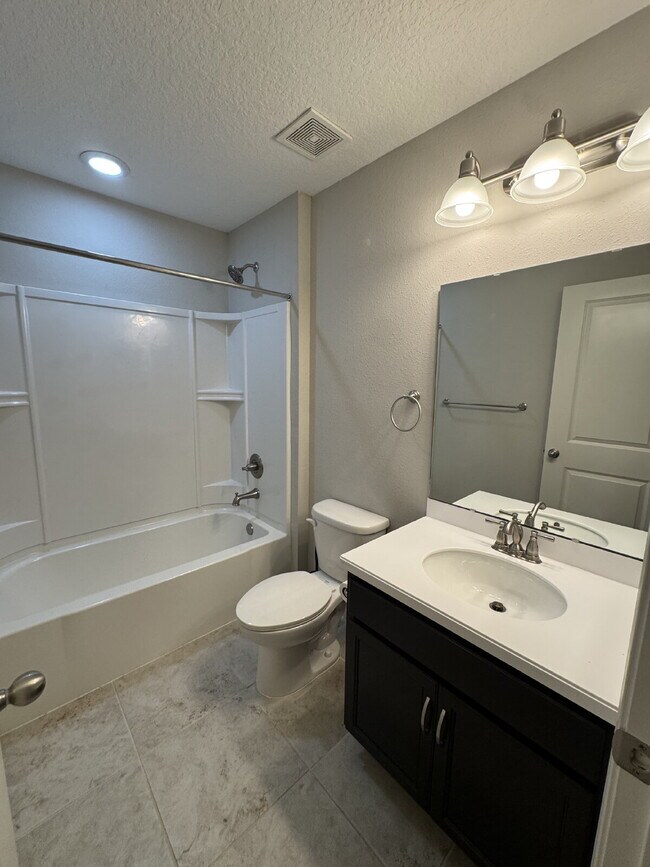 Building Photo - Shearwater, 4 bedroom 3.5 bath home for rent.