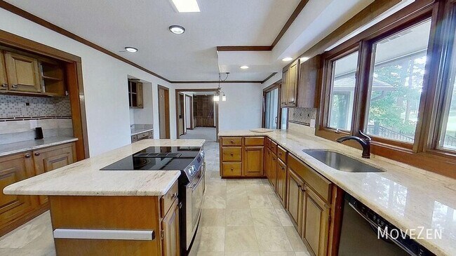 Building Photo - 6829 Greystone Dr