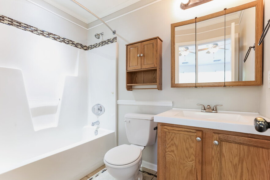 Building Photo - 3810 Tyler Bluff Ln