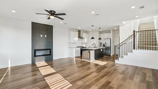 Building Photo - 3661 Rosemont Dr