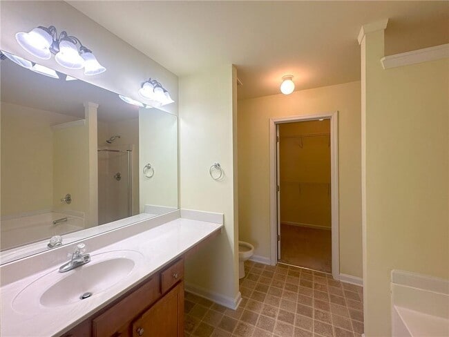 Building Photo - 2091 Executive Dr N