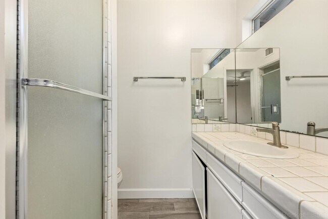 Building Photo - 6631 N 12th Pl