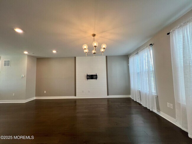 Building Photo - 32 Mariveles Wy