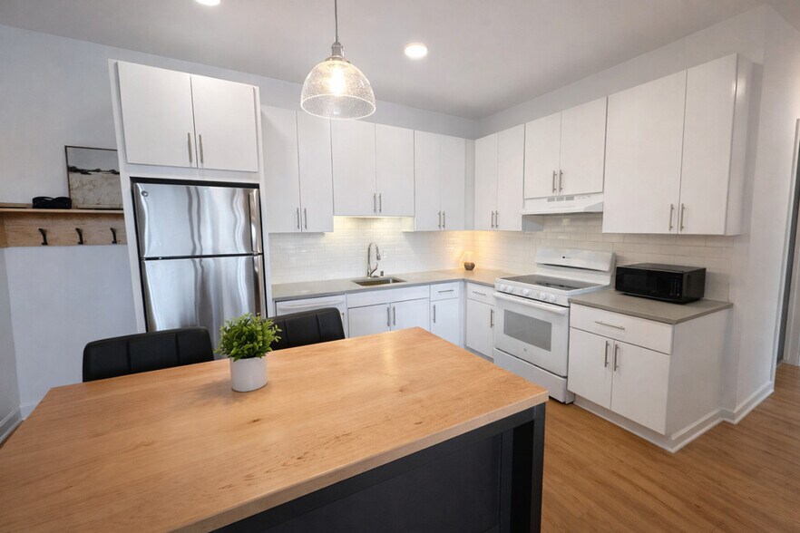 Building Photo - 324 S 2nd St