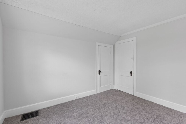 Building Photo - PRICE HILL - Stunning 4 bed 2 bath on quiet cul de sac street