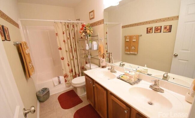 Building Photo - 1913 Thorn Crest Dr