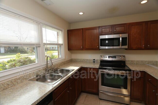 Building Photo - 2226 Sedgewick Dr