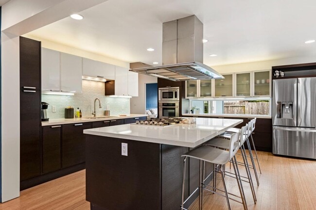Building Photo - 796 Crespi Dr