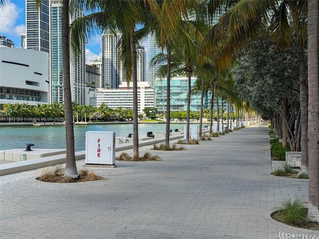 Building Photo - 900 Biscayne Blvd