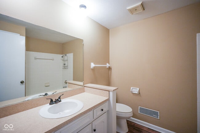 Building Photo - 2226 Mabel Dr