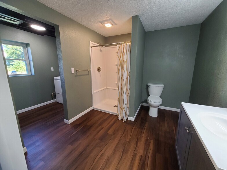 Building Photo - 411 4th Ave