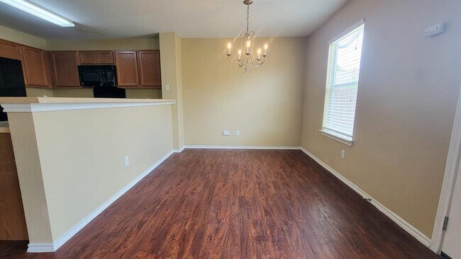 Building Photo - 1216 Shadow Creek Blvd