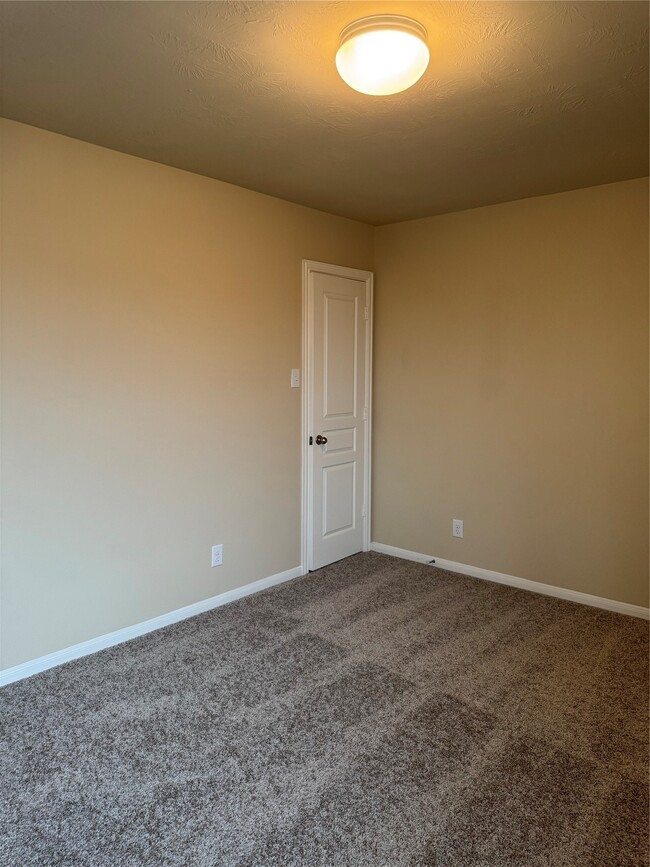 Building Photo - 8127 Almera Falls Dr