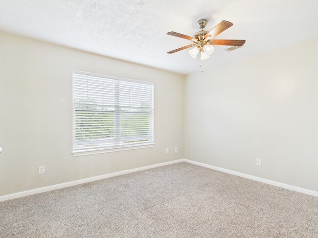 Building Photo - 1812 W Villa Maria Rd
