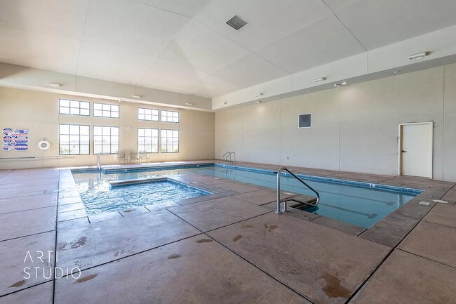 Building Photo - 934 N Slow Creek Ln