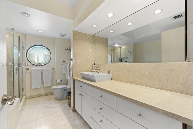 Building Photo - 1000 W Island Blvd