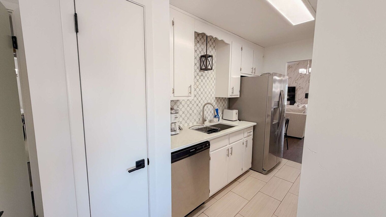 Building Photo - 300 W 23rd Pl