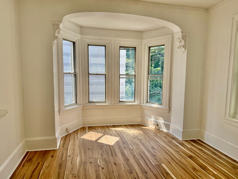 Building Photo - 4024 Spring Garden St