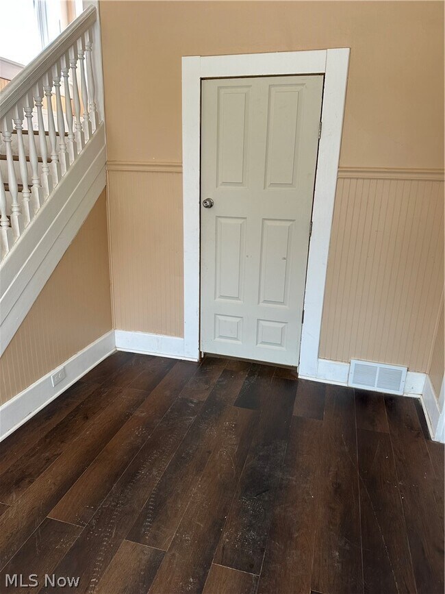 Building Photo - 1418 Wyandotte Ave