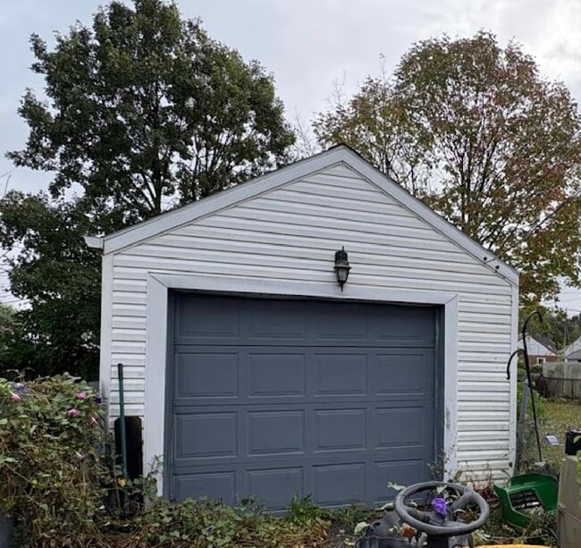 Building Photo - Clover