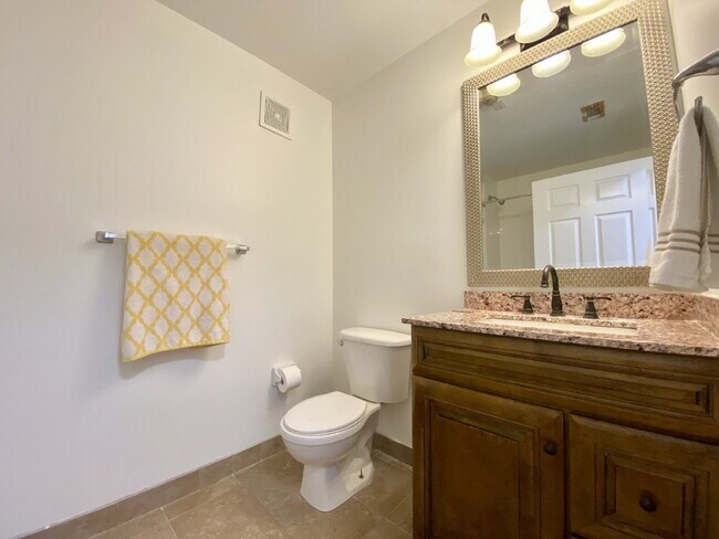 Building Photo - Spacious Three Bedroom Condo Located at Th...