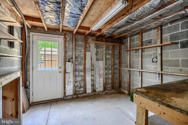 Building Photo - 7438 Manchester Rd