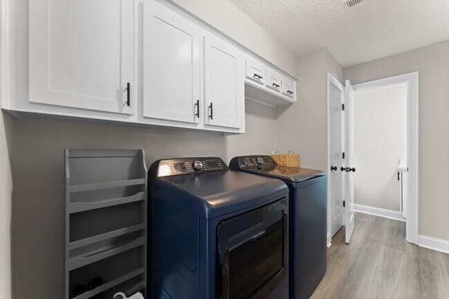 Building Photo - 5207 Alamosa Ln